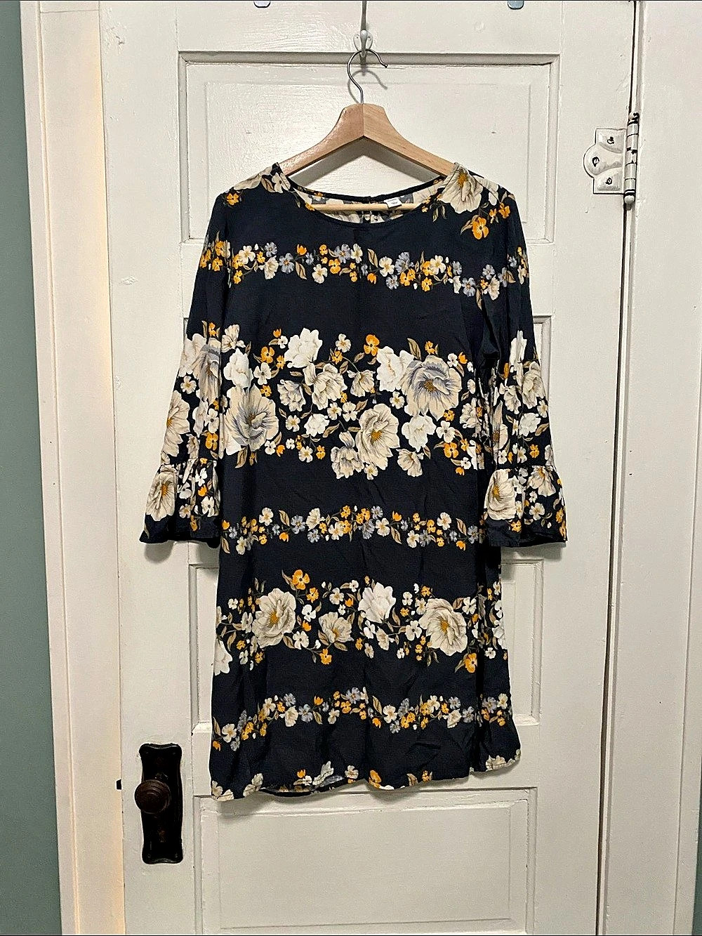 Old Navy Floral Mini Dress in Gray & Yellow, Large